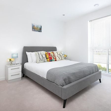Skyvillion - Olympic View London Stratford Apartment ภายนอก รูปภาพ
