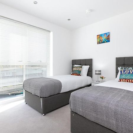 Skyvillion - Olympic View London Stratford Apartment ภายนอก รูปภาพ