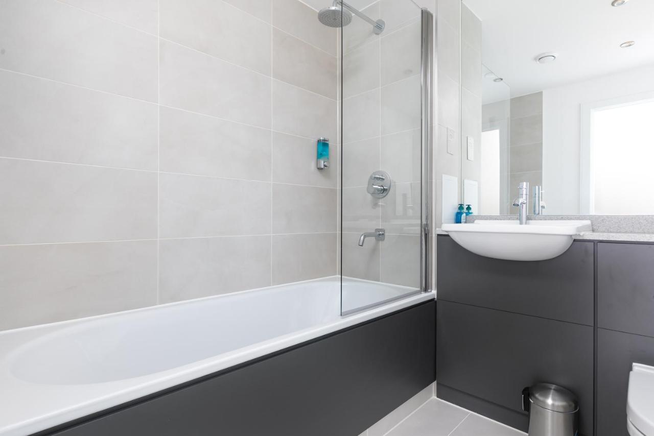 Skyvillion - Olympic View London Stratford Apartment ภายนอก รูปภาพ