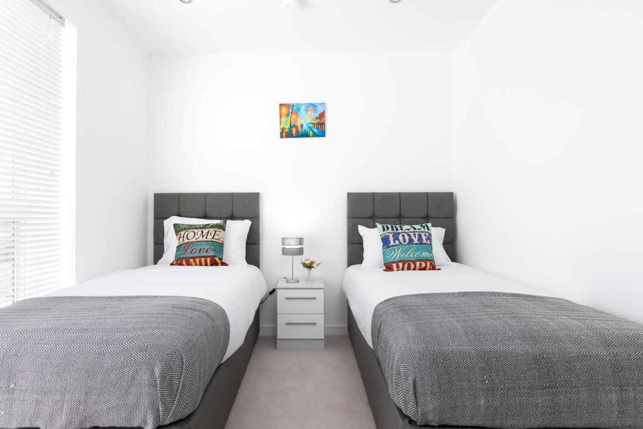 Skyvillion - Olympic View London Stratford Apartment ภายนอก รูปภาพ
