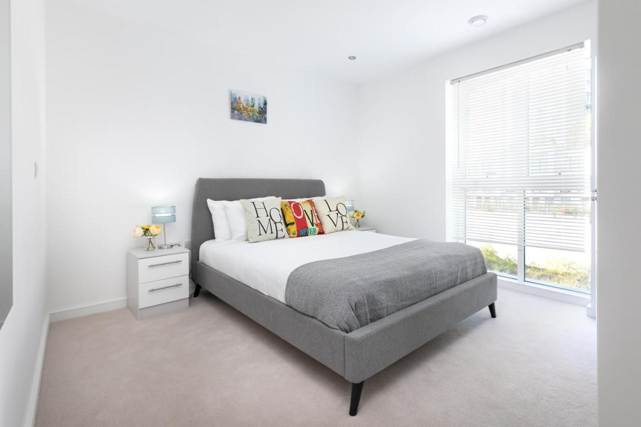 Skyvillion - Olympic View London Stratford Apartment ภายนอก รูปภาพ