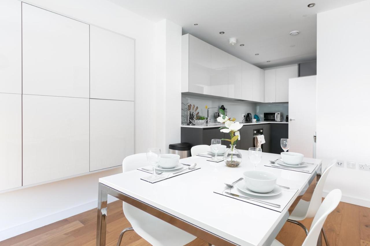 Skyvillion - Olympic View London Stratford Apartment ภายนอก รูปภาพ