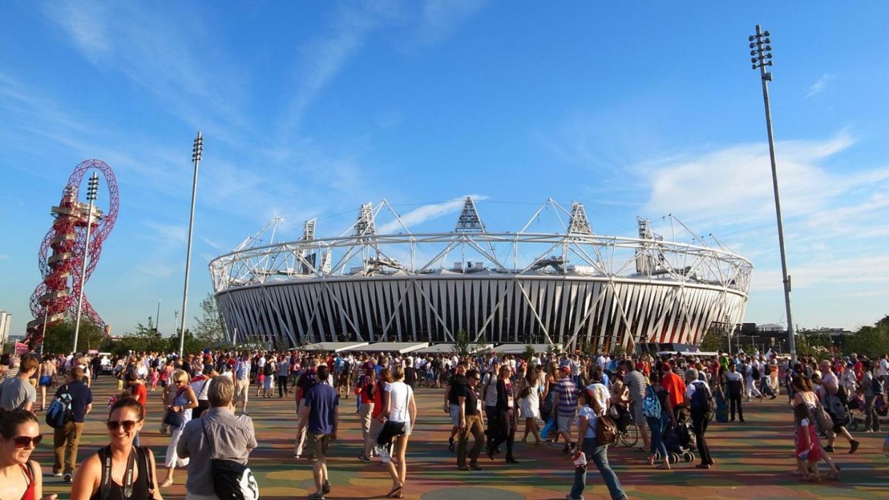 Skyvillion - Olympic View London Stratford Apartment ภายนอก รูปภาพ